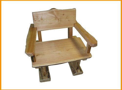 Rustikale Sitzmöbel aus Lärchenholz